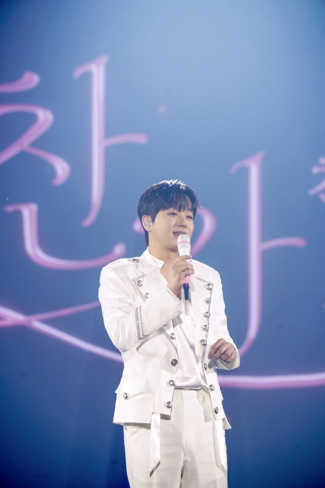 Lee Chan-won showcased his maturity as a musician who appeals to all generations and presented a perfect blueprint for the future of K-Trot.