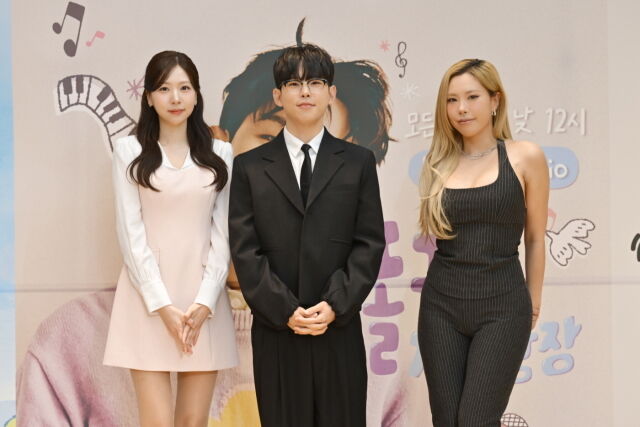 Paul Kim, Gabee, and Heo Yu-won Debut as New KBS Radio DJs to Attract MZ Listeners! Paul Kim, Gabee, and Heo Yu-won Debut as New KBS Radio DJs to Attract MZ Listeners!