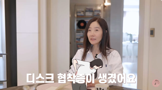 노란 수영복에 섹시한 몸매 어필하는 존예 처자