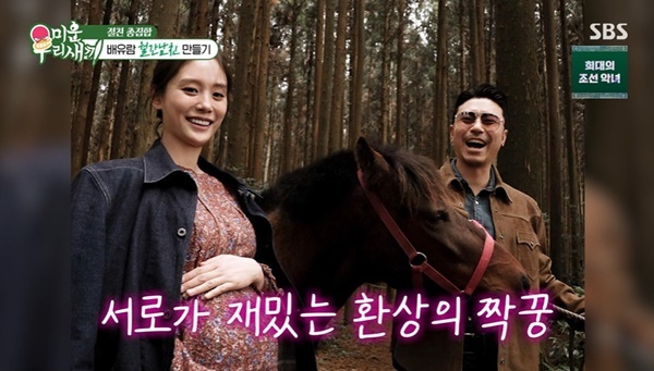 노란 수영복에 섹시한 몸매 어필하는 존예 처자