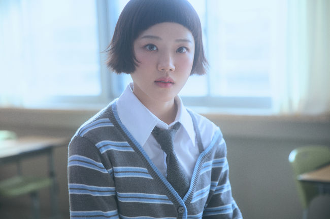 노란 수영복에 섹시한 몸매 어필하는 존예 처자