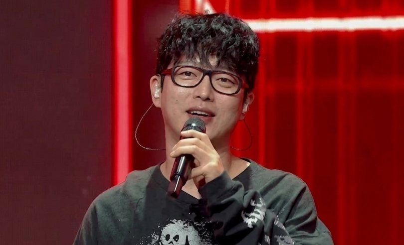 노란 수영복에 섹시한 몸매 어필하는 존예 처자