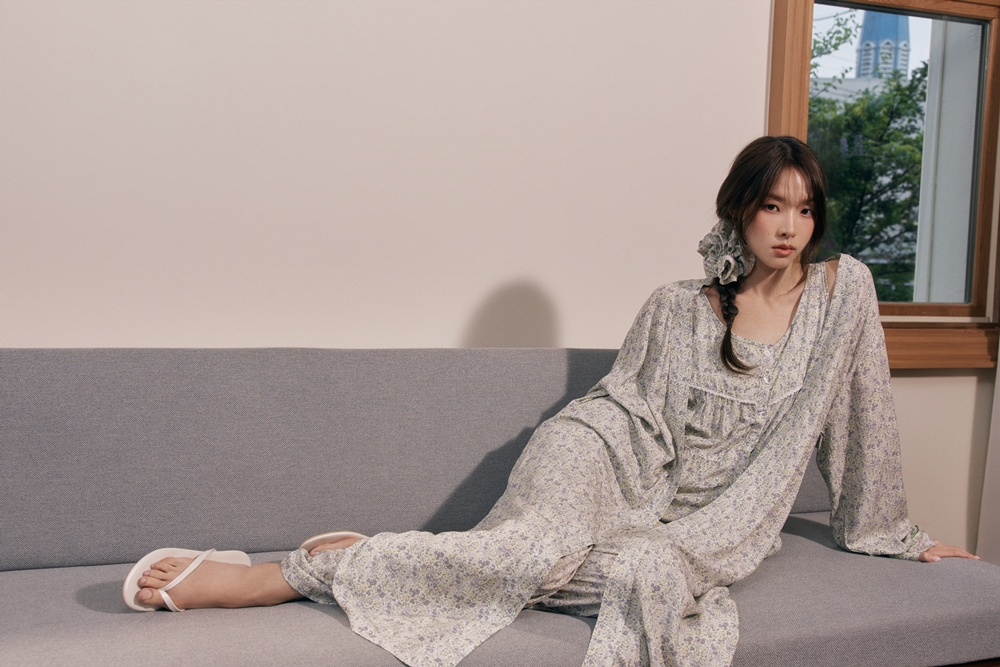 노란 수영복에 섹시한 몸매 어필하는 존예 처자