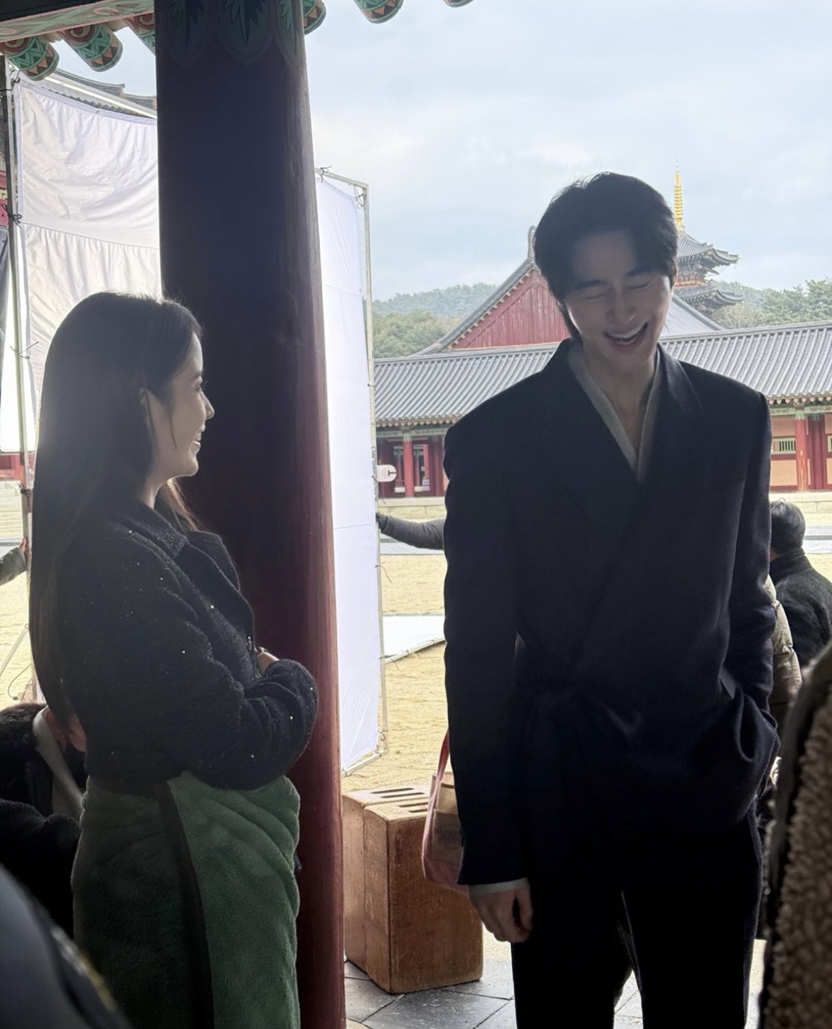 노란 수영복에 섹시한 몸매 어필하는 존예 처자