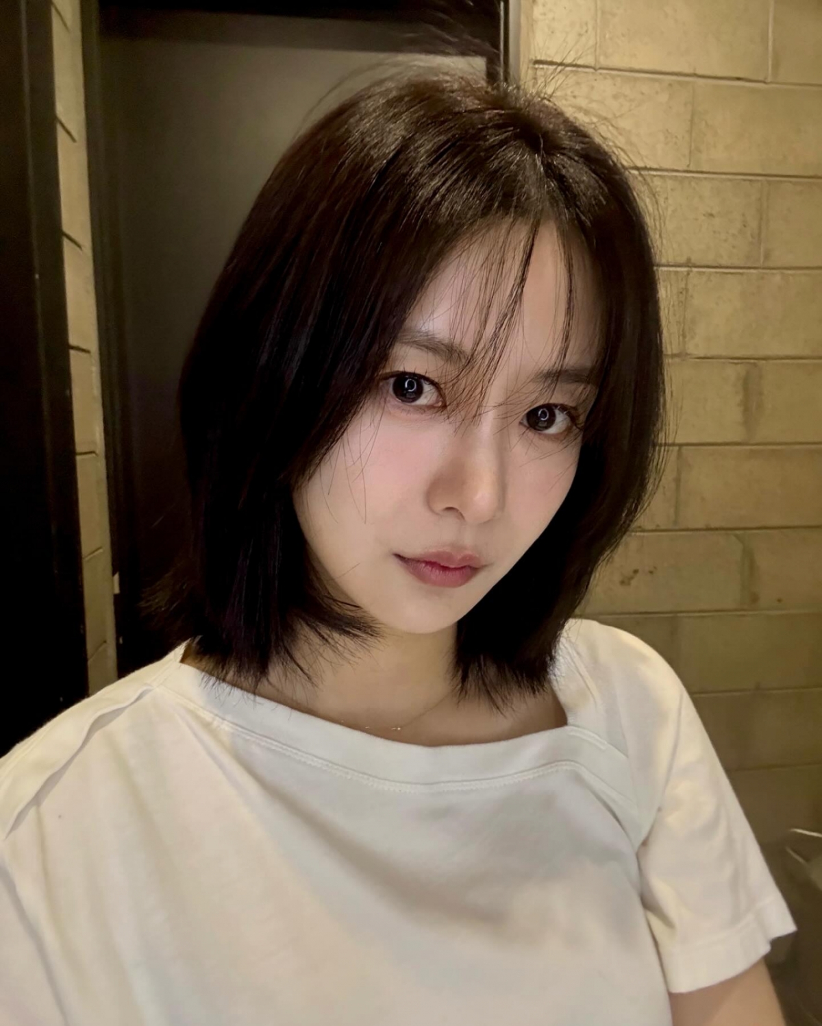 노란 수영복에 섹시한 몸매 어필하는 존예 처자