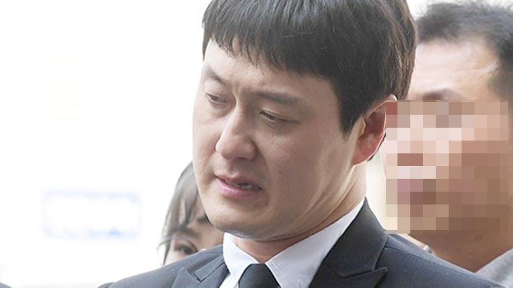 노란 수영복에 섹시한 몸매 어필하는 존예 처자