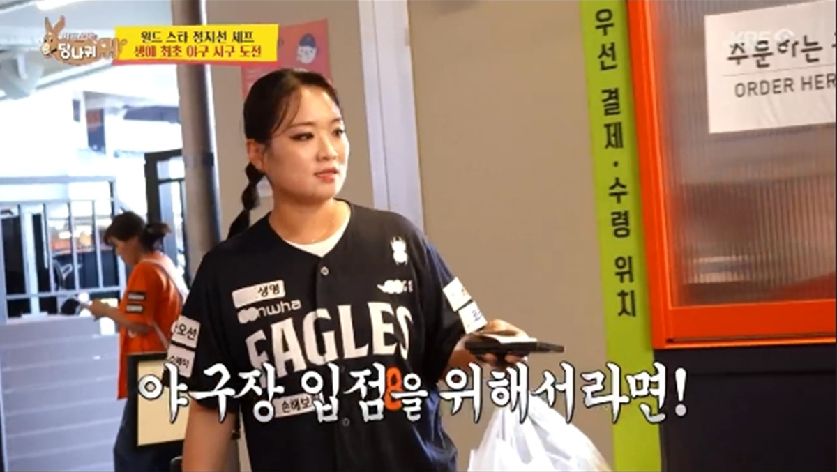 노란 수영복에 섹시한 몸매 어필하는 존예 처자