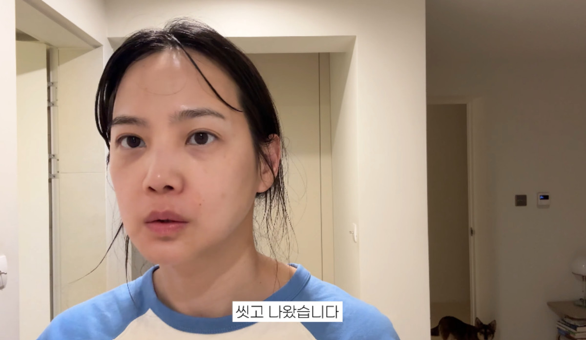 노란 수영복에 섹시한 몸매 어필하는 존예 처자