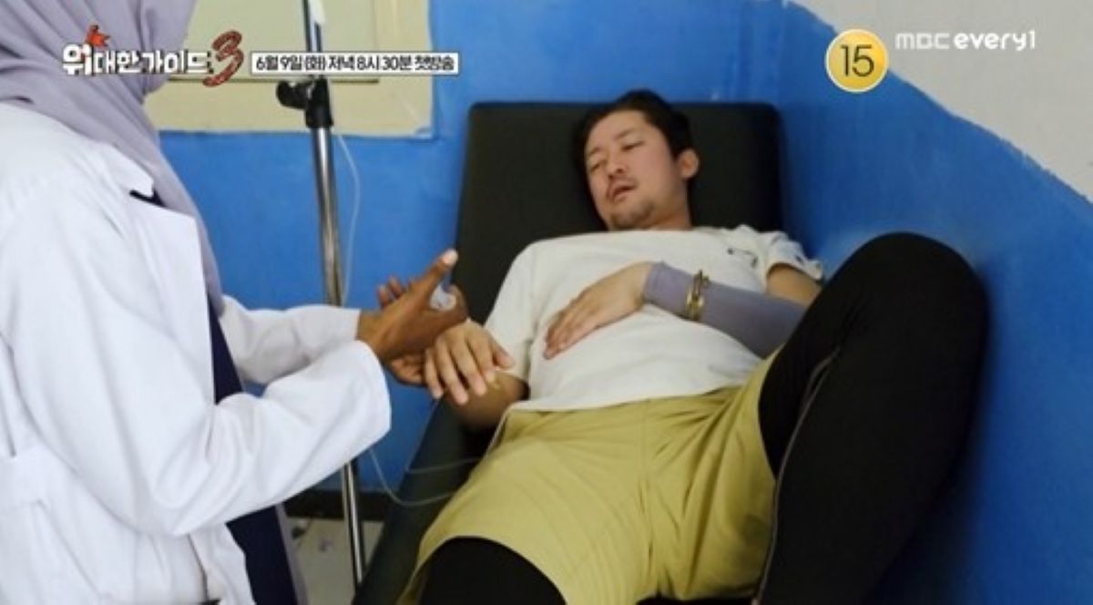노란 수영복에 섹시한 몸매 어필하는 존예 처자