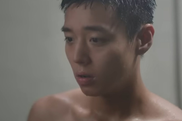 노란 수영복에 섹시한 몸매 어필하는 존예 처자