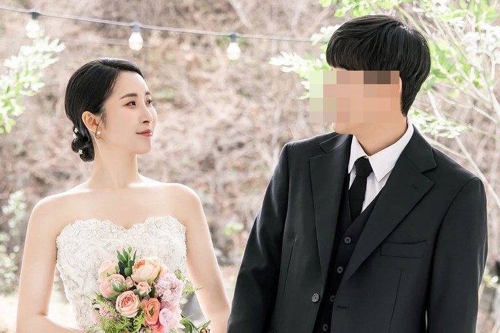 노란 수영복에 섹시한 몸매 어필하는 존예 처자