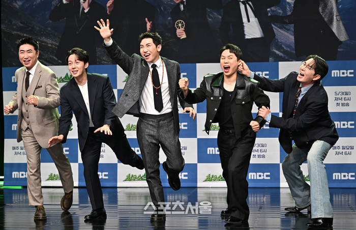 Jang Dong-min, Heo Kyung-hwan, Yoo Se-yoon, Yang Se-hyung, Boom (from left) pose at the production presentation for the variety show 'Choi Woo-soo San' held at MBC in Sangam-dong, Seoul on April 28, 2026.