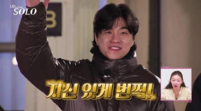 노란 수영복에 섹시한 몸매 어필하는 존예 처자