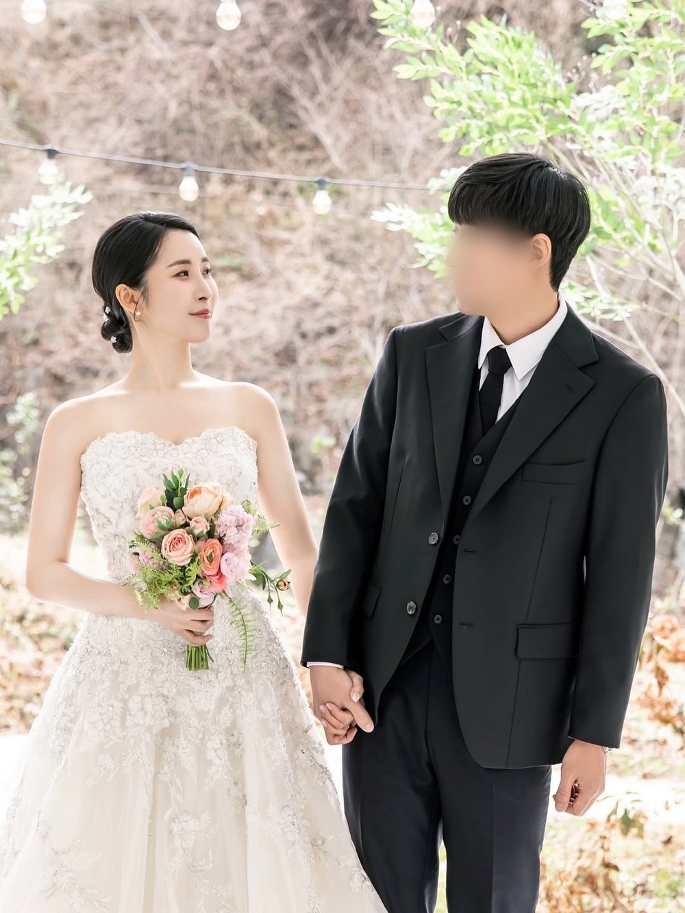 노란 수영복에 섹시한 몸매 어필하는 존예 처자