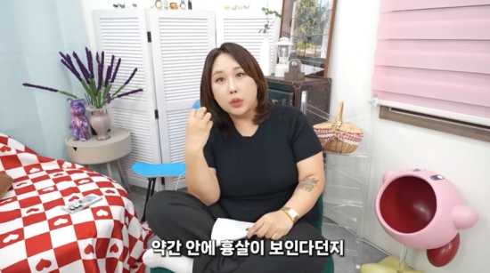 노란 수영복에 섹시한 몸매 어필하는 존예 처자