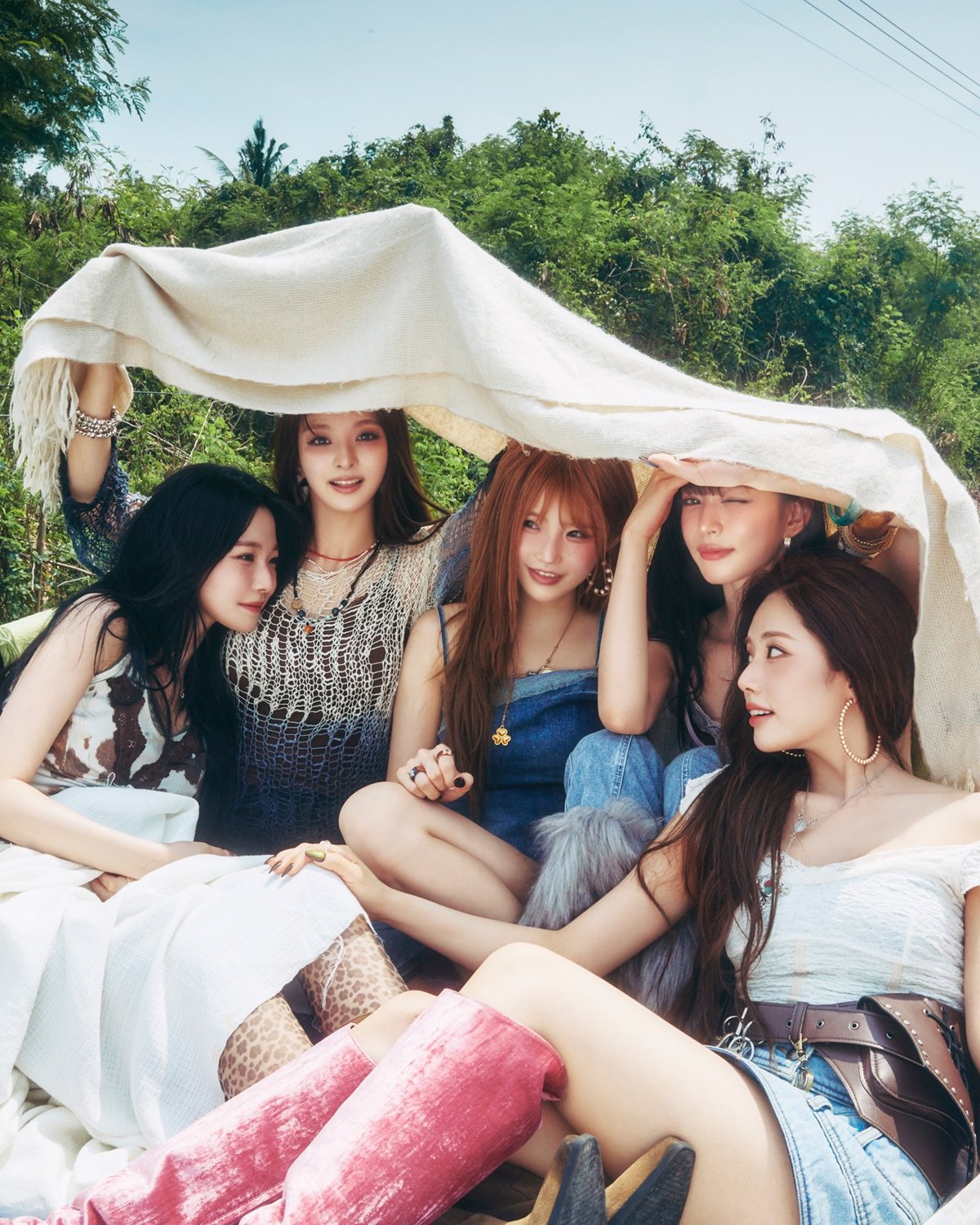 노란 수영복에 섹시한 몸매 어필하는 존예 처자