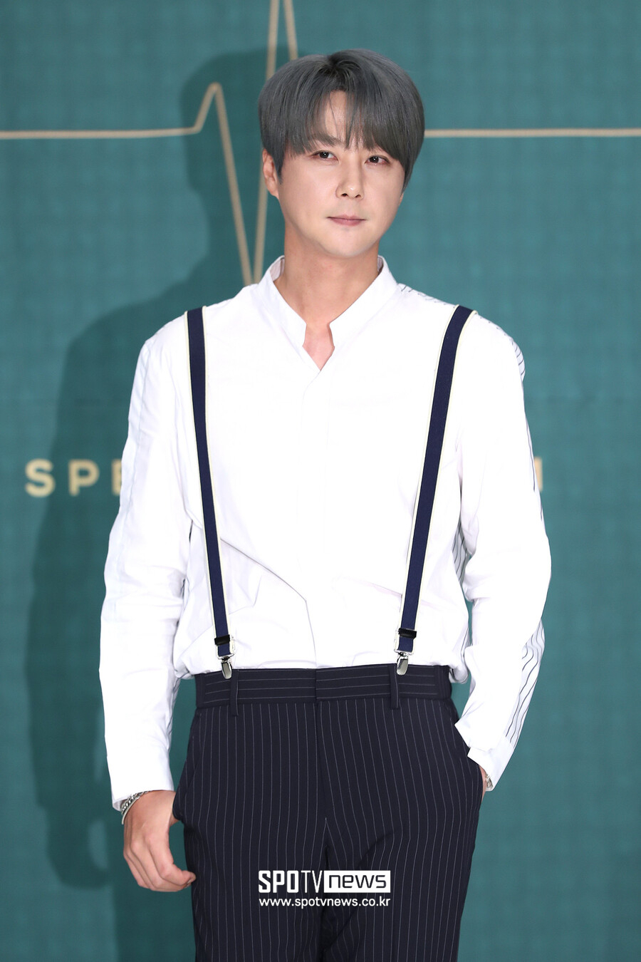 노란 수영복에 섹시한 몸매 어필하는 존예 처자