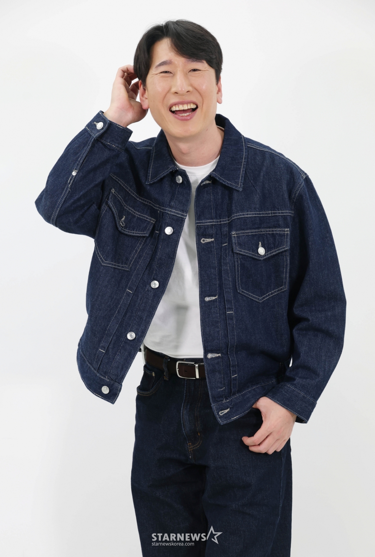 노란 수영복에 섹시한 몸매 어필하는 존예 처자