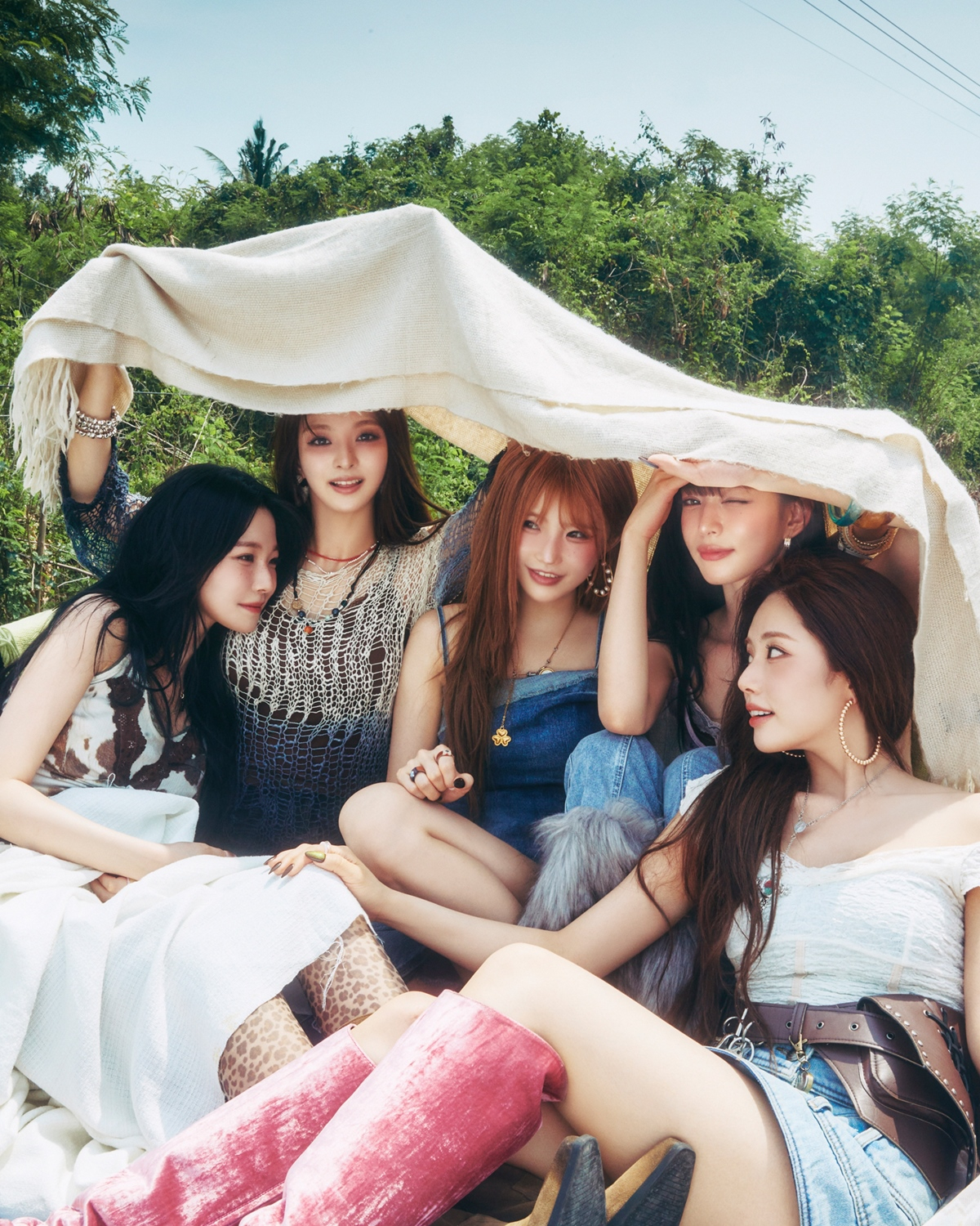노란 수영복에 섹시한 몸매 어필하는 존예 처자