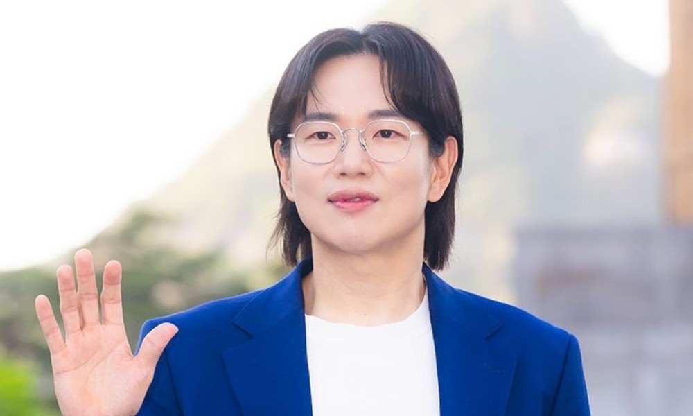 노란 수영복에 섹시한 몸매 어필하는 존예 처자