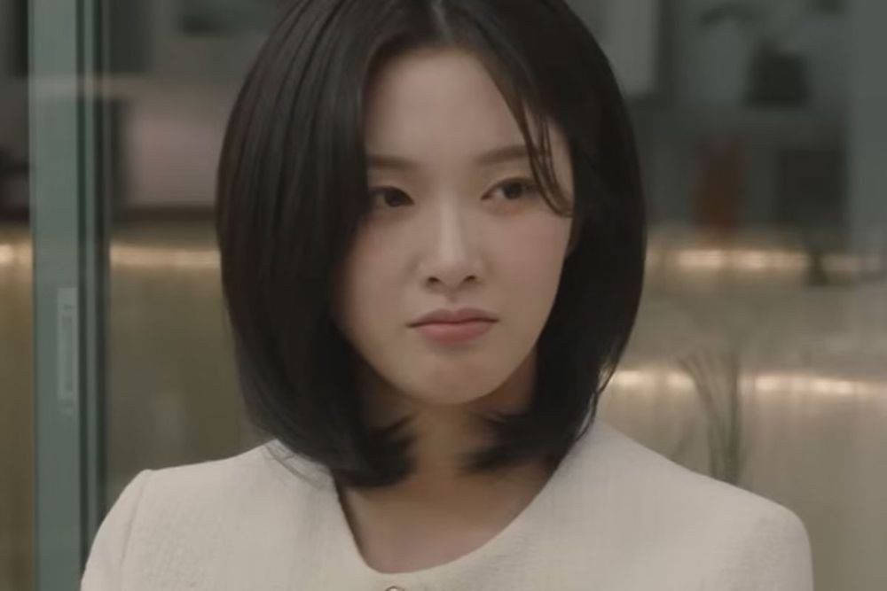 노란 수영복에 섹시한 몸매 어필하는 존예 처자