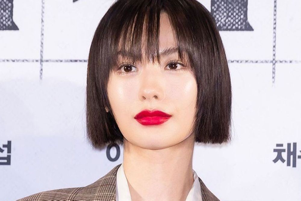 노란 수영복에 섹시한 몸매 어필하는 존예 처자