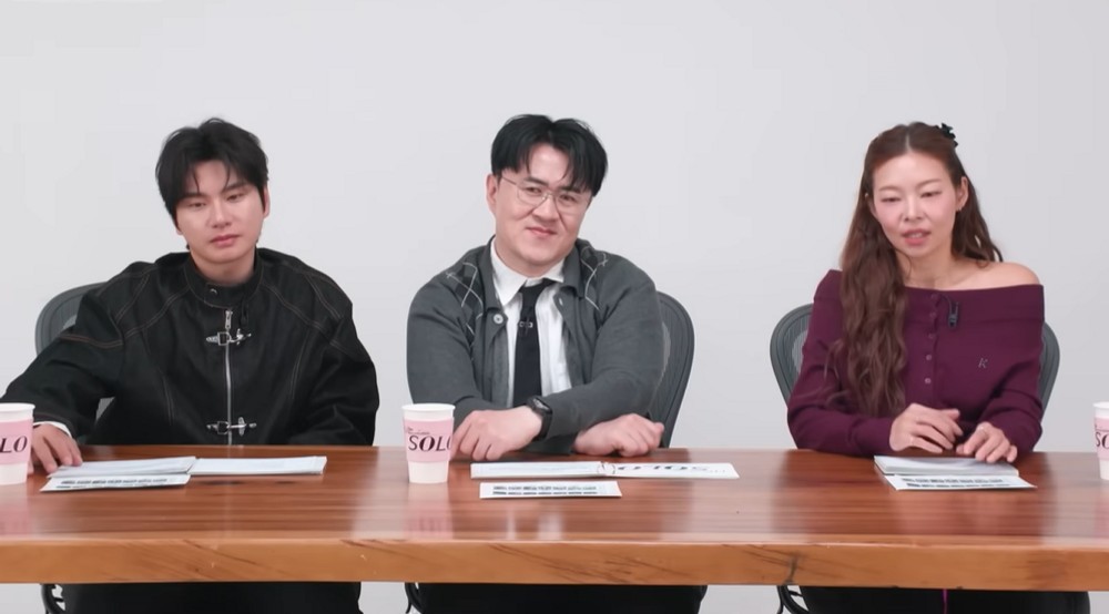 노란 수영복에 섹시한 몸매 어필하는 존예 처자