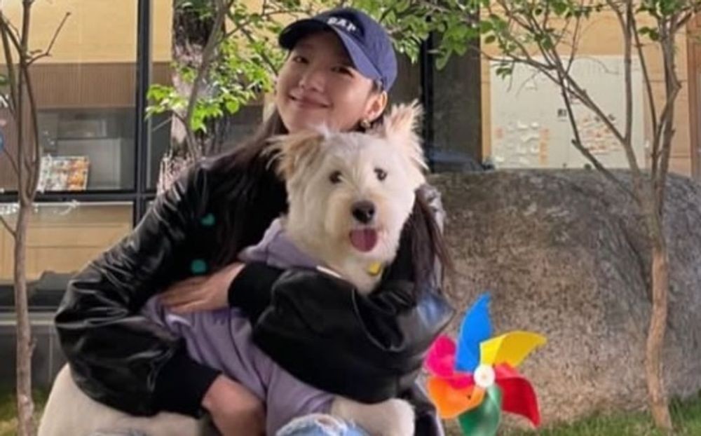 노란 수영복에 섹시한 몸매 어필하는 존예 처자