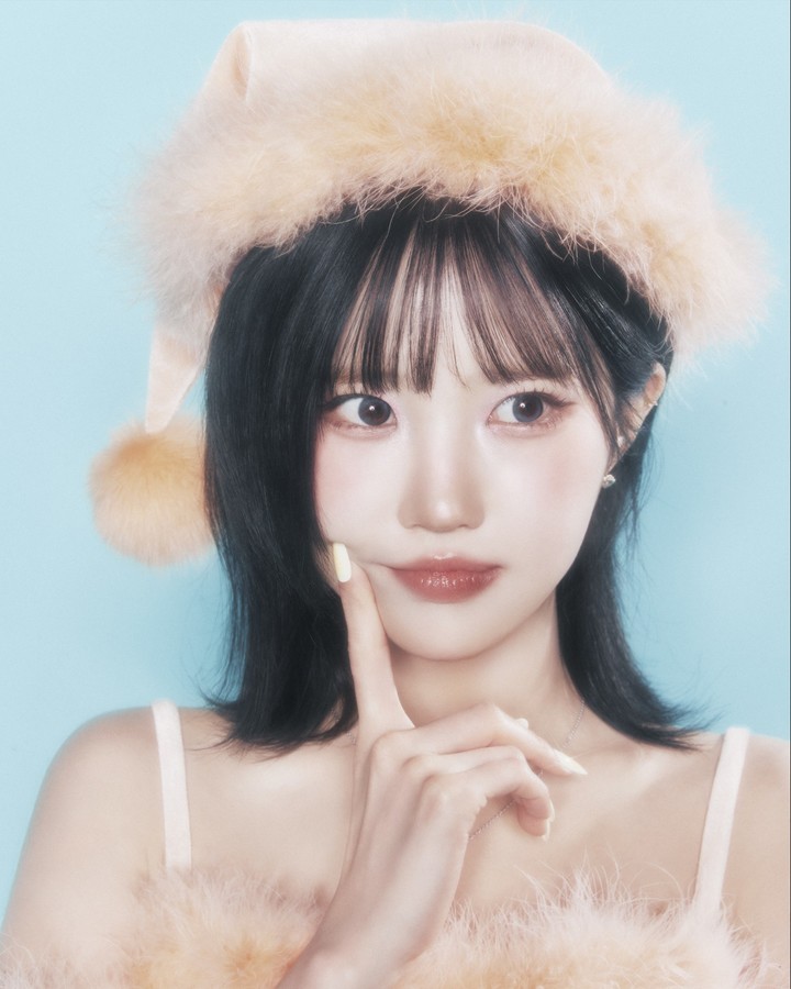 노란 수영복에 섹시한 몸매 어필하는 존예 처자