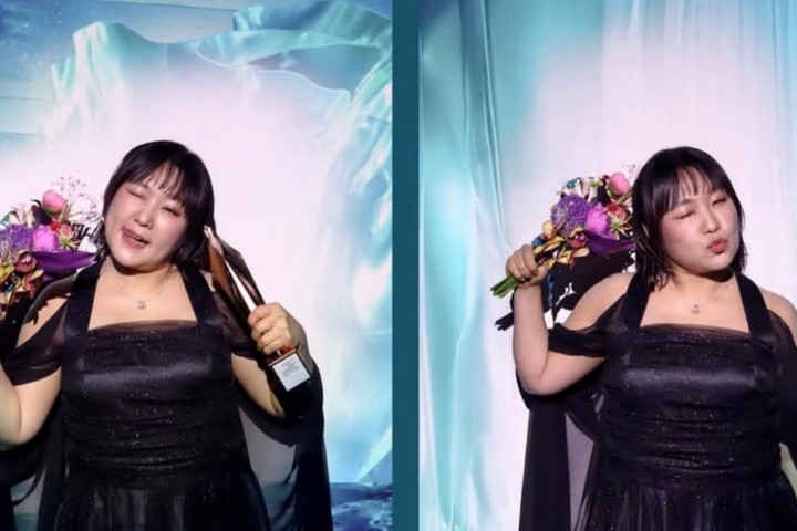 노란 수영복에 섹시한 몸매 어필하는 존예 처자