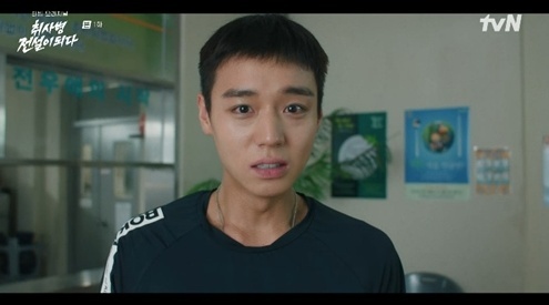 노란 수영복에 섹시한 몸매 어필하는 존예 처자