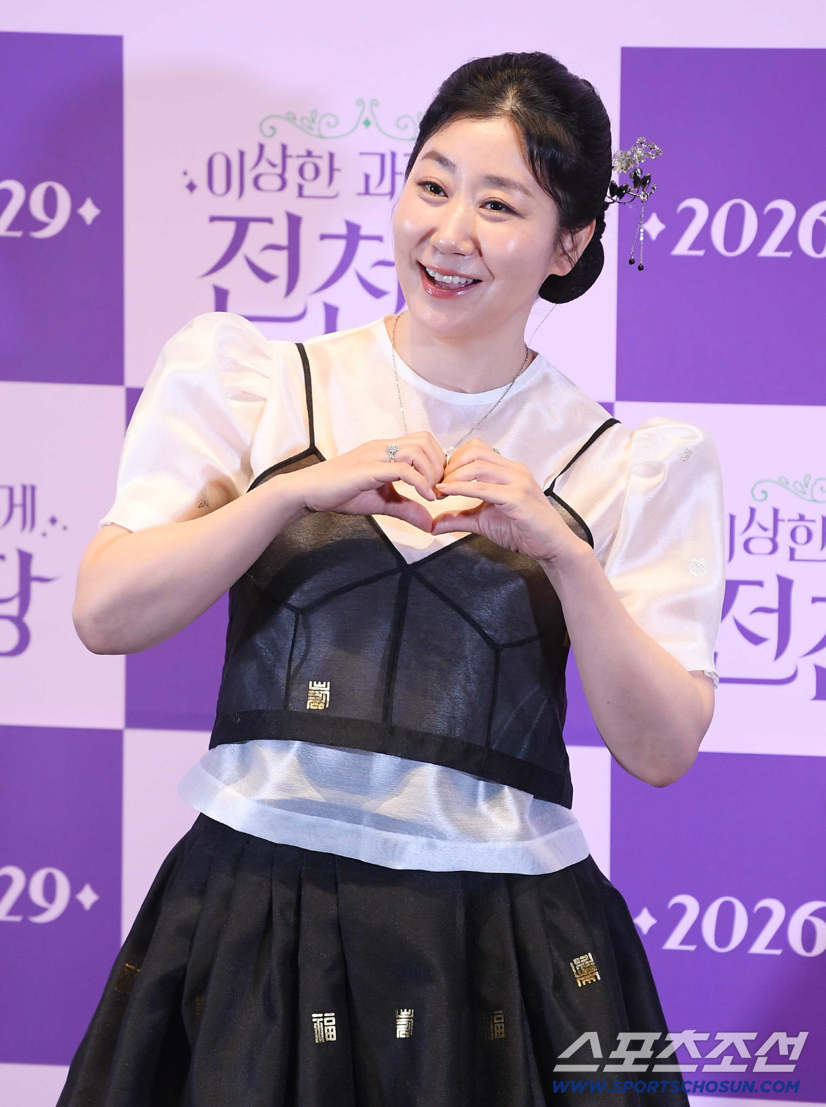 13일 오후 서울 삼성동 코엑스 메가박스에서 '이상한 과자가게 전천당' 시사회가 열렸다. 라미란이 포즈 취하고 있다. 정재근 기자 cjg@sportschosun.com/2026.5.13