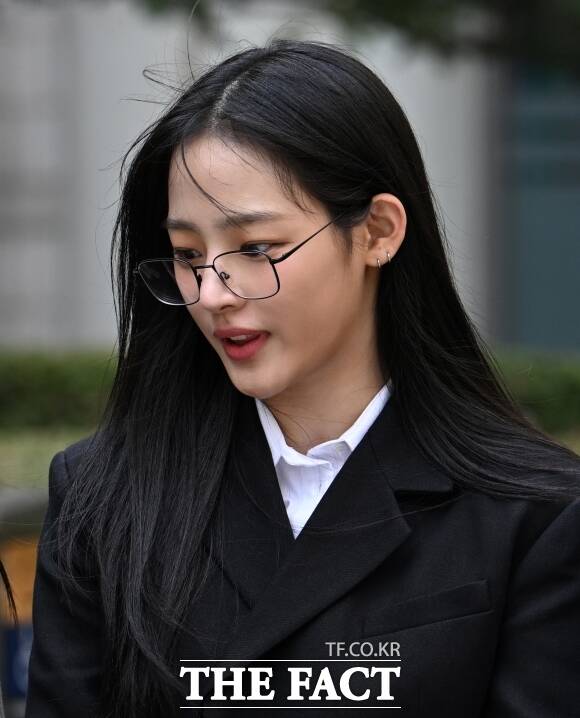 Minji has been in discussions with ADOR for several months regarding her return to the team and agency. Depending on whether she joins, there are expected to be significant changes in the color and identity of NewJeans as they prepare for a new start.