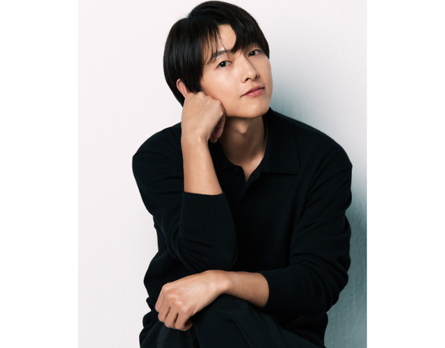 노란 수영복에 섹시한 몸매 어필하는 존예 처자