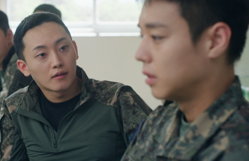 노란 수영복에 섹시한 몸매 어필하는 존예 처자