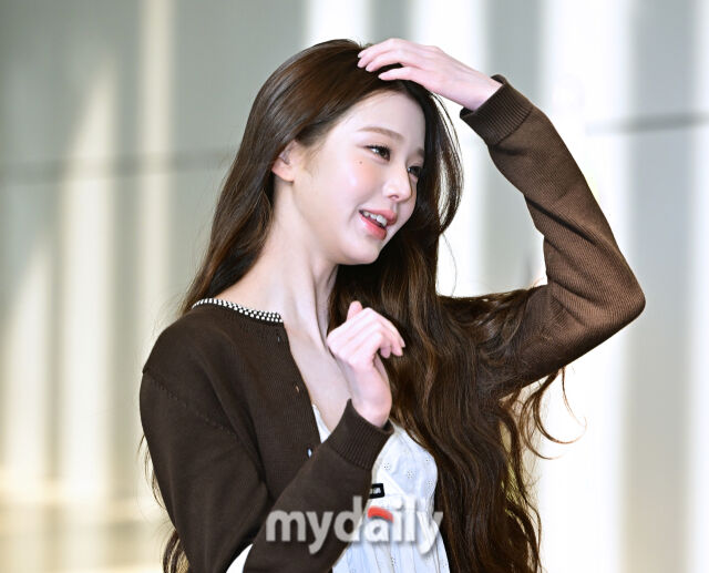 The beautiful hair tidying we can't miss