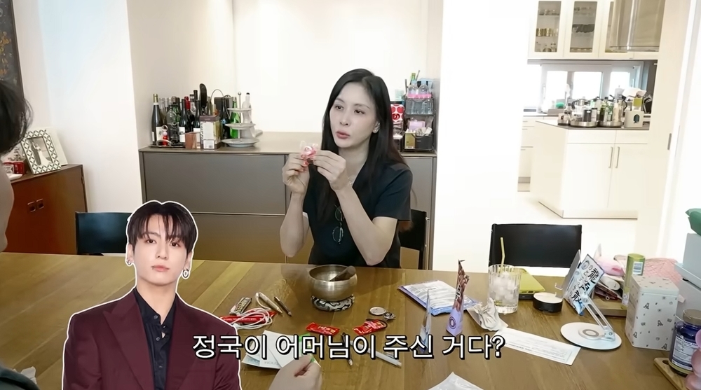 노란 수영복에 섹시한 몸매 어필하는 존예 처자