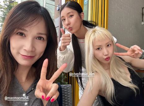 노란 수영복에 섹시한 몸매 어필하는 존예 처자
