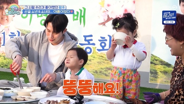 노란 수영복에 섹시한 몸매 어필하는 존예 처자