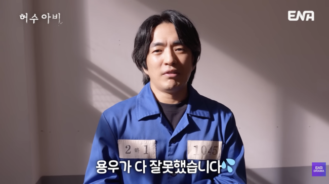 노란 수영복에 섹시한 몸매 어필하는 존예 처자