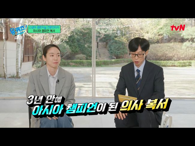 노란 수영복에 섹시한 몸매 어필하는 존예 처자