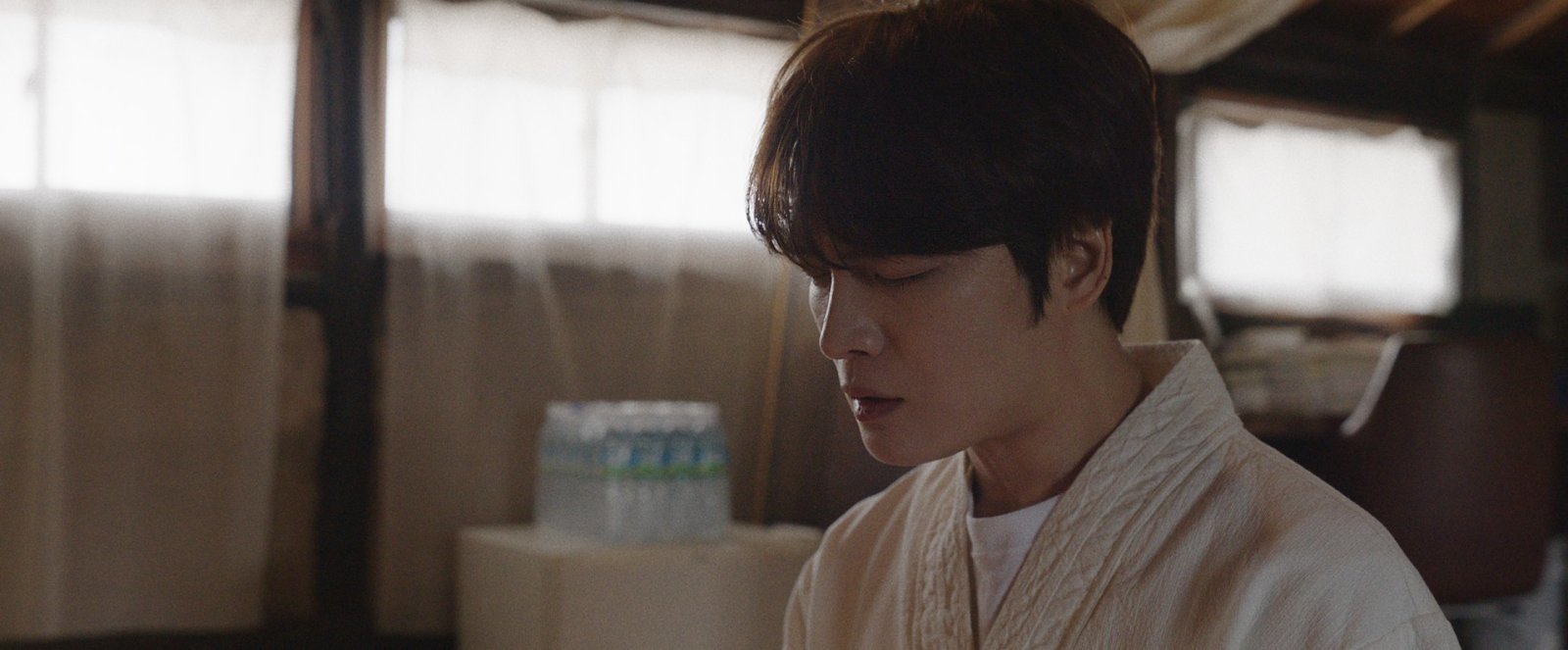 노란 수영복에 섹시한 몸매 어필하는 존예 처자