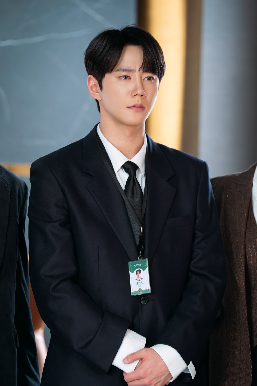 노란 수영복에 섹시한 몸매 어필하는 존예 처자
