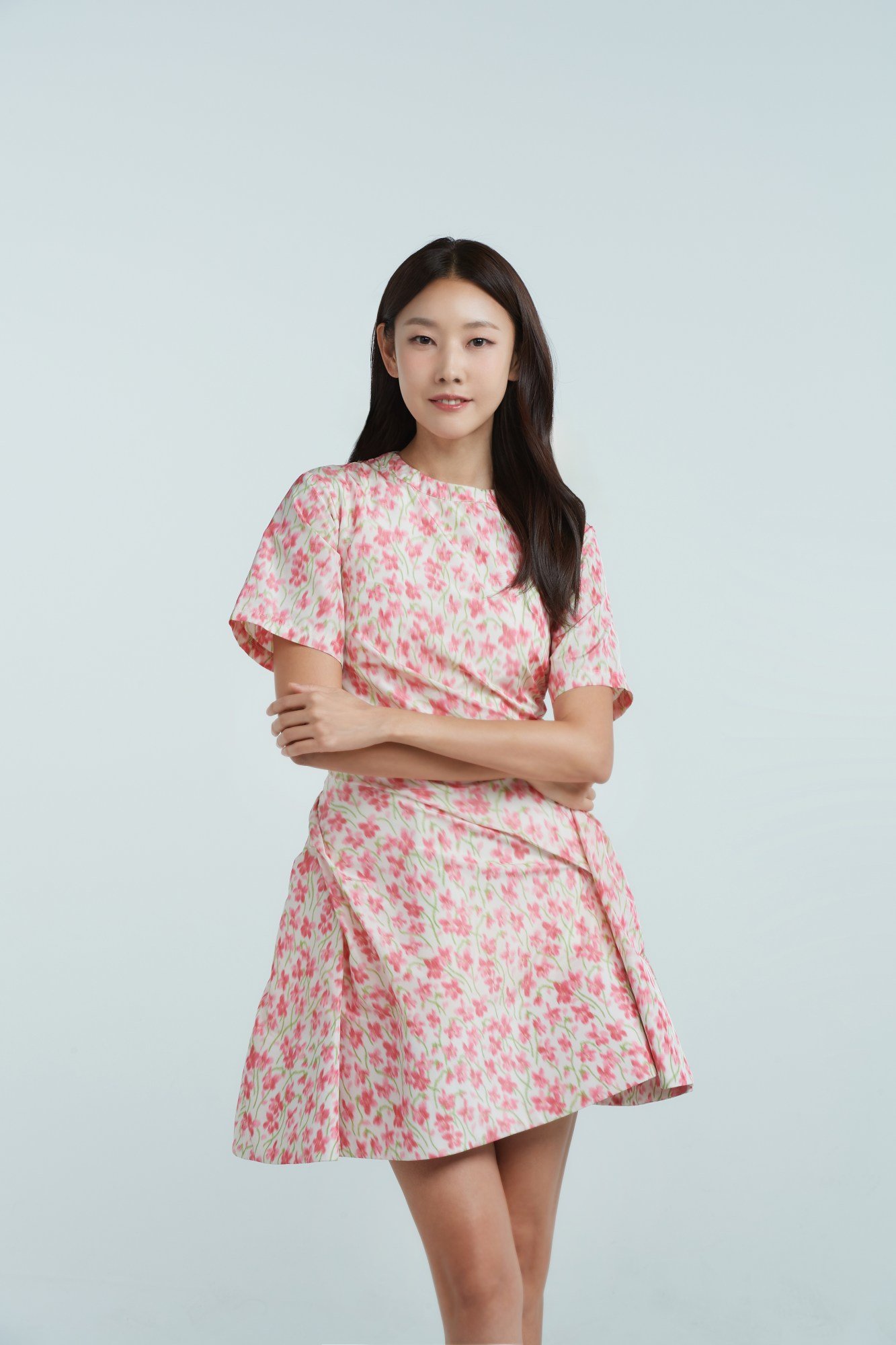 노란 수영복에 섹시한 몸매 어필하는 존예 처자