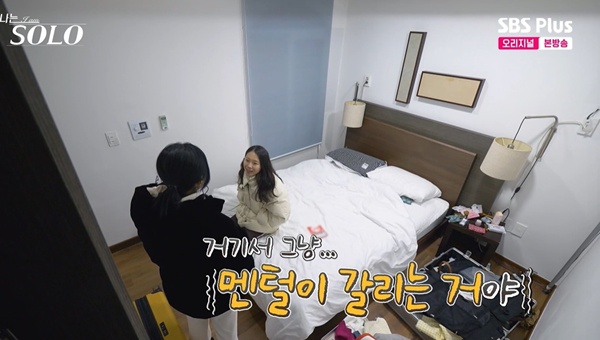 노란 수영복에 섹시한 몸매 어필하는 존예 처자