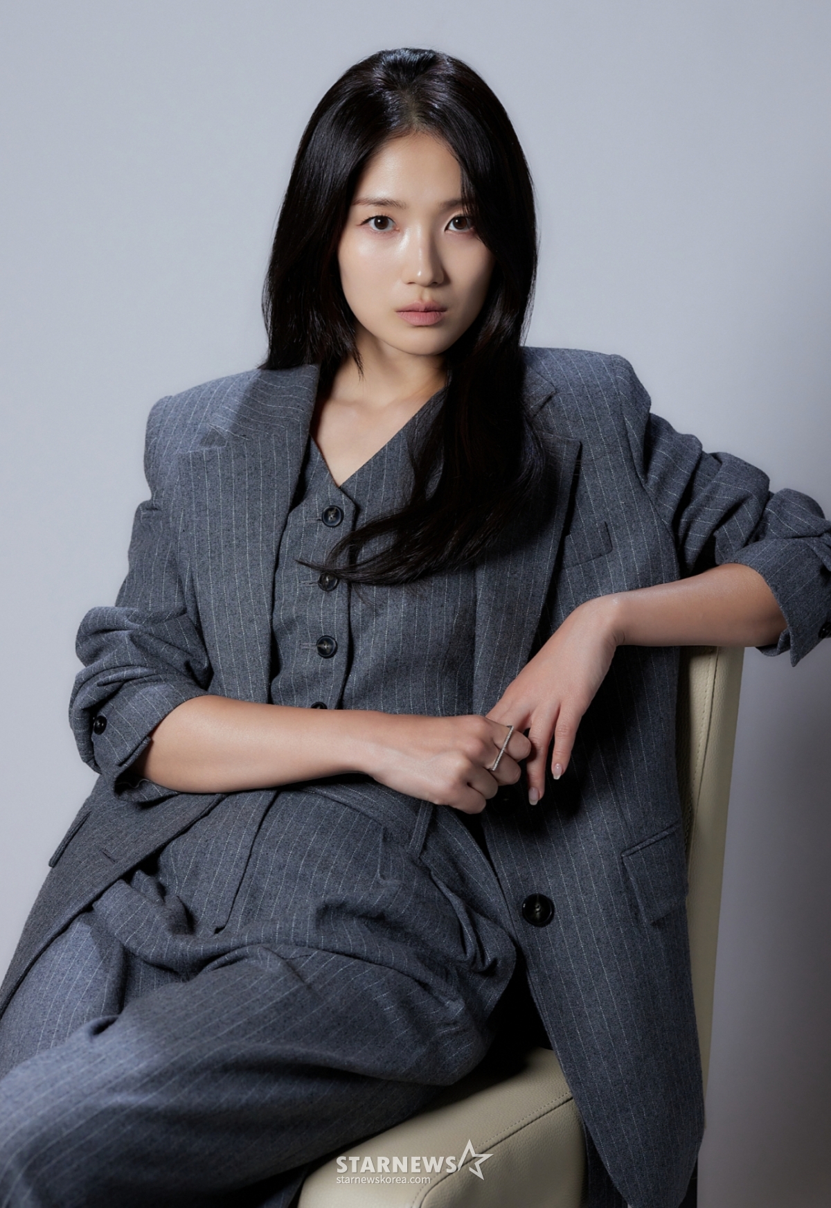 노란 수영복에 섹시한 몸매 어필하는 존예 처자