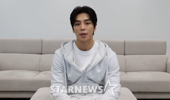노란 수영복에 섹시한 몸매 어필하는 존예 처자