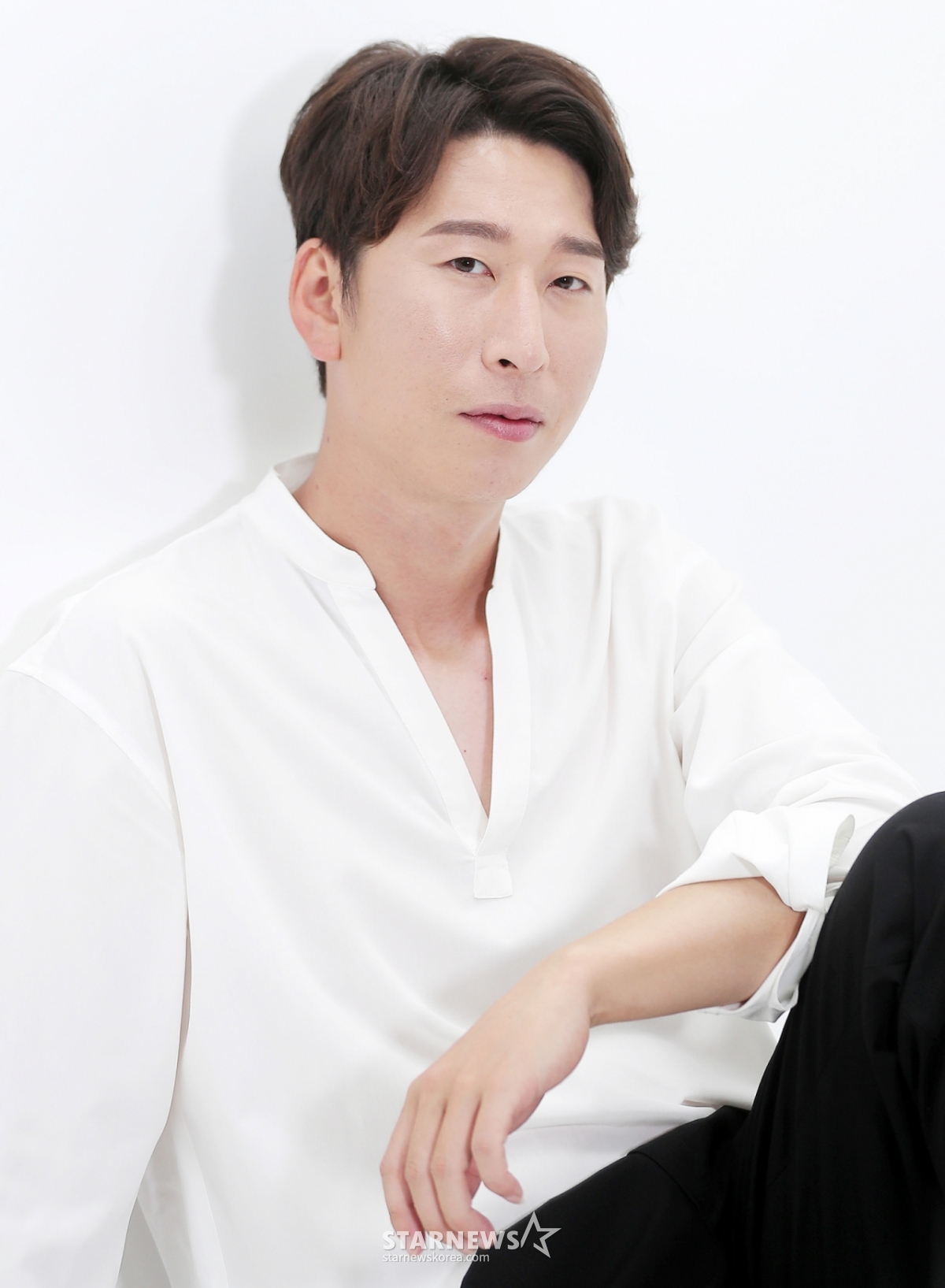 노란 수영복에 섹시한 몸매 어필하는 존예 처자