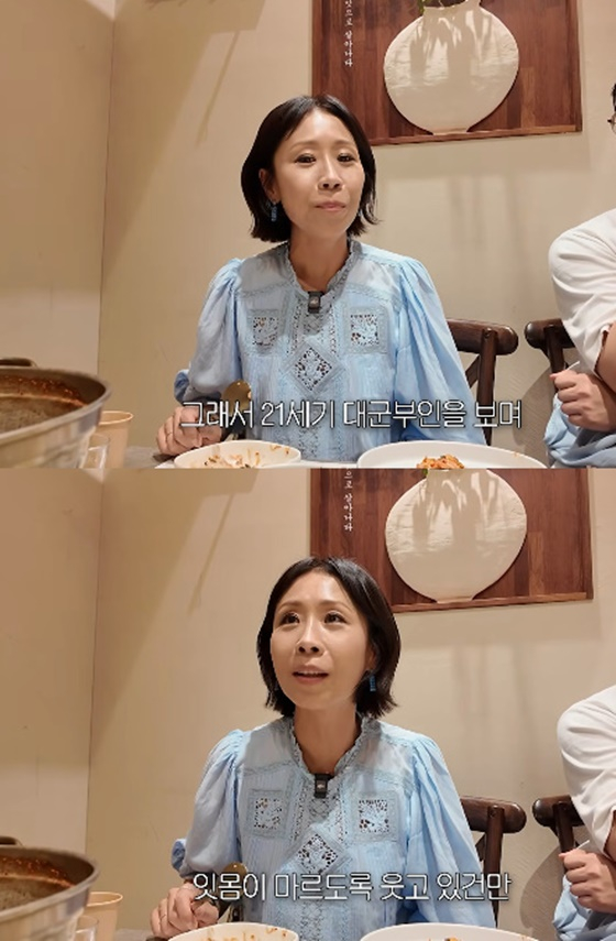 노란 수영복에 섹시한 몸매 어필하는 존예 처자