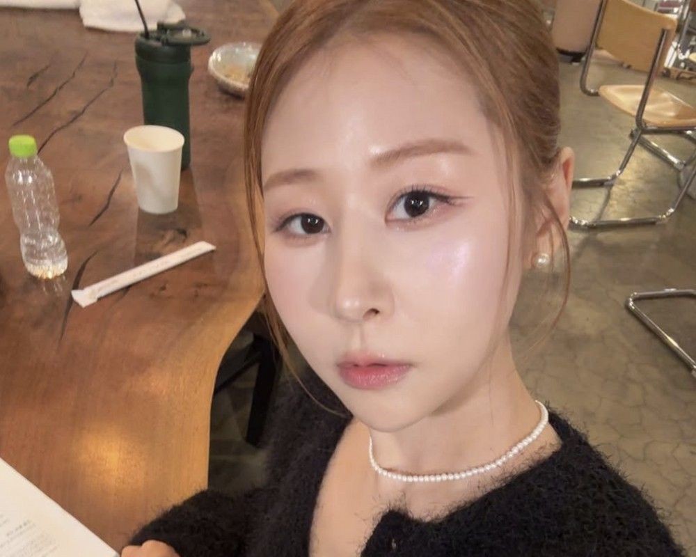 노란 수영복에 섹시한 몸매 어필하는 존예 처자
